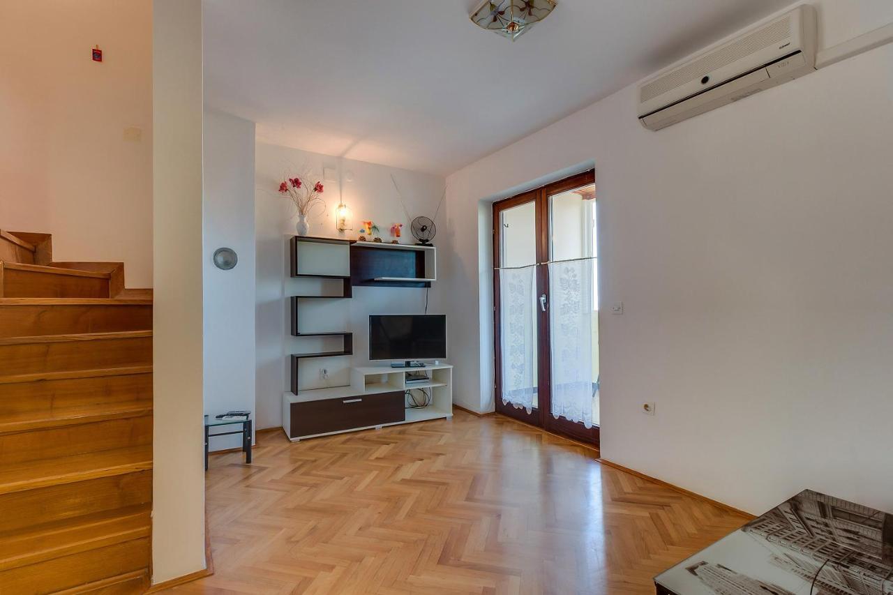 Oaza Appartement Mali Lošinj Buitenkant foto